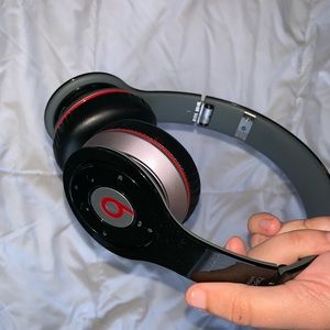 Wireless beats solo
